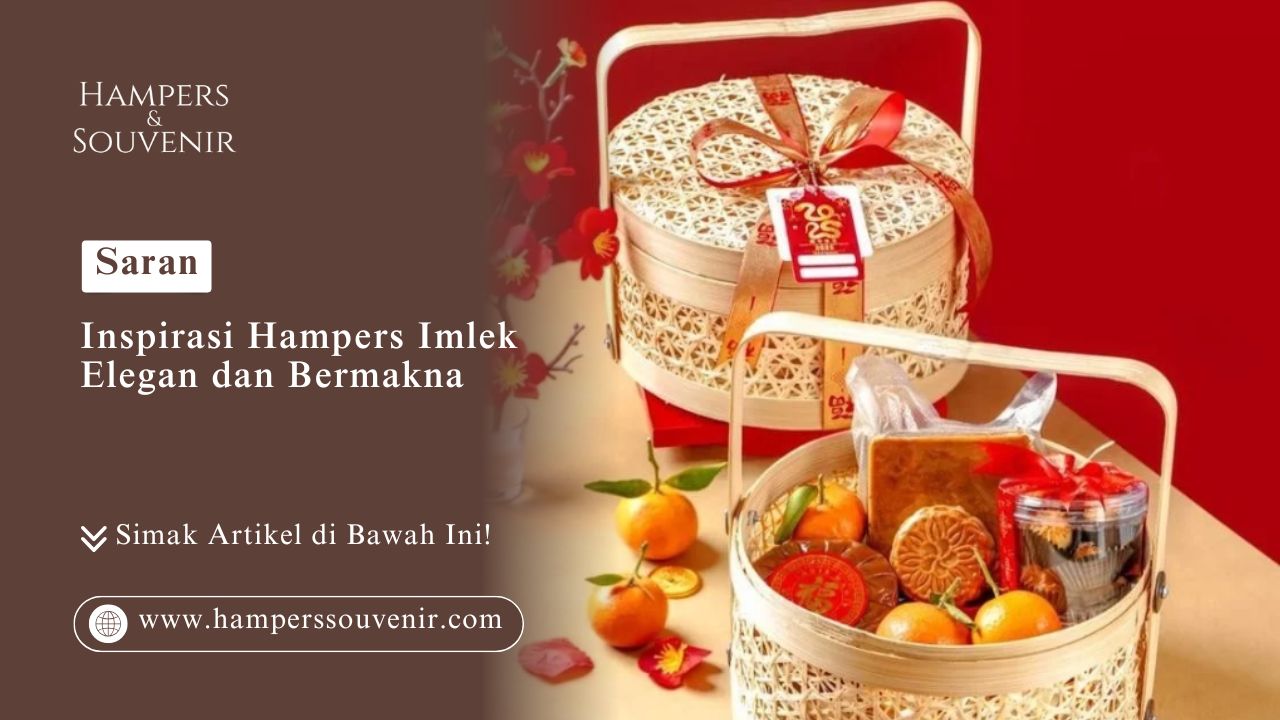 Dua keranjang bambu berisi jeruk dan kue kering sebagai inspirasi hampers Imlek elegan dan bermakna