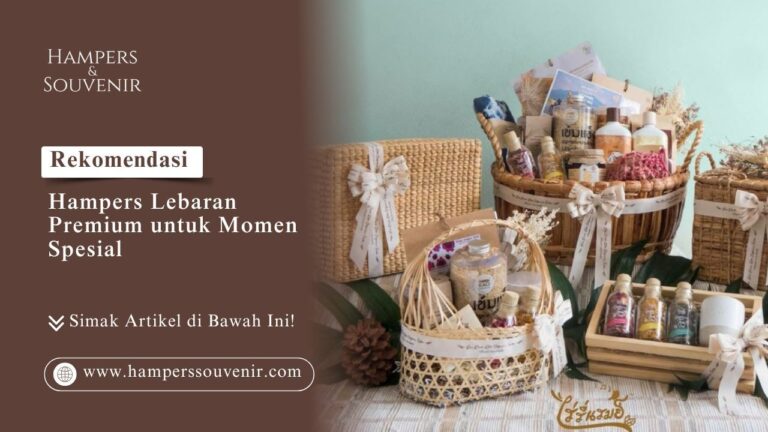 Berbagai macam paket hantaran Idulfitri dalam wadah anyaman bambu yang cantik sebagai visual hampers Lebaran premium untuk momen spesial